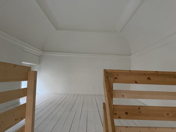 GROSSZÜGIGE WOHNUNG MIT GALERIE 9