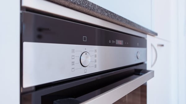 RENOVIERTE KLEINWOHNUNG MIT WASCHTURM UND BALKON- 1 MIETZINS GESCHENKT 12
