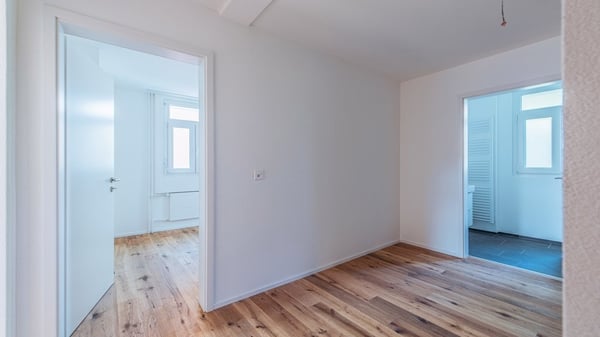 RENOVIERTE KLEINWOHNUNG MIT WASCHTURM UND BALKON- 1 MIETZINS GESCHENKT 8