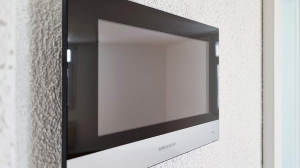 RENOVIERTE KLEINWOHNUNG MIT WASCHTURM UND BALKON- 1 MIETZINS GESCHENKT 10