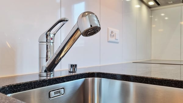 RENOVIERTE KLEINWOHNUNG MIT WASCHTURM UND BALKON- 1 MIETZINS GESCHENKT 11
