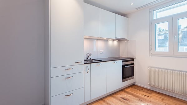 RENOVIERTE KLEINWOHNUNG MIT WASCHTURM UND BALKON- 1 MIETZINS GESCHENKT 5