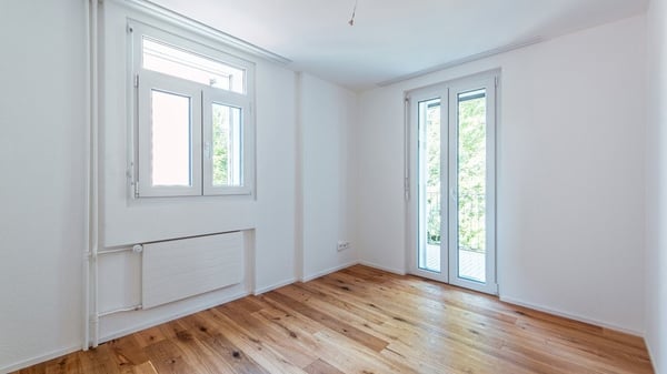 RENOVIERTE KLEINWOHNUNG MIT WASCHTURM UND BALKON- 1 MIETZINS GESCHENKT 3
