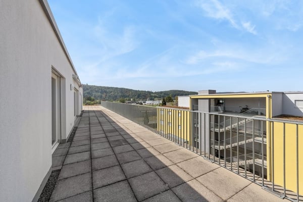 GROSSZÜGIGE ATTIKAWOHNUNG MIT GROSSER SONNENVERWÖHNTER TERRASSE 3