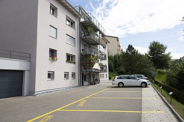 CHARMANTE WOHNUNG MIT BALKON UND WASCHTURM ZU VERMIETEN 7