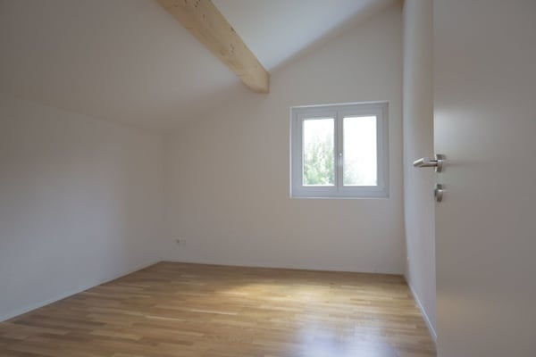 CHARMANTE WOHNUNG MIT BALKON UND WASCHTURM ZU VERMIETEN 4