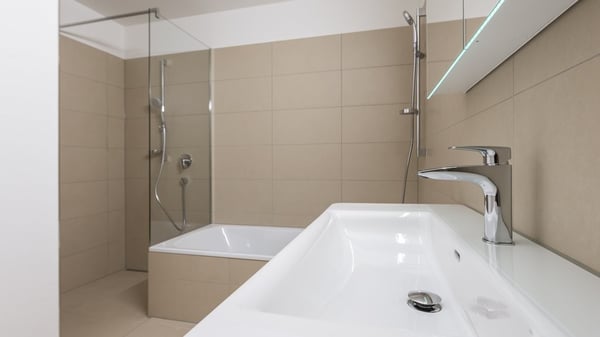 MODERN MIT GROSSZÜGIGEM AUSSENBEREICH 3