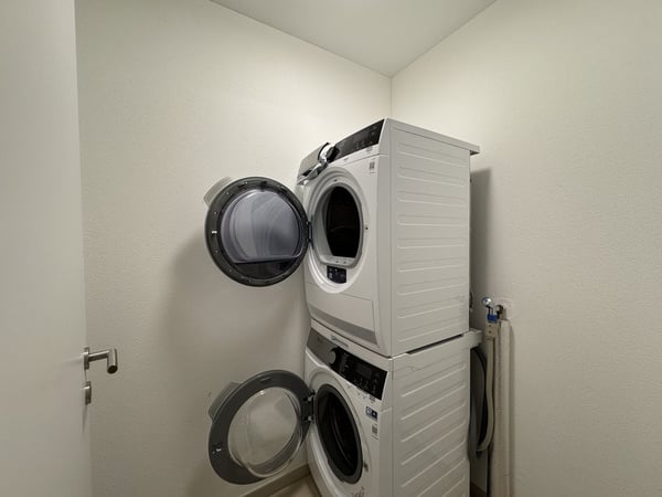MODERN MIT GROSSZÜGIGEM AUSSENBEREICH 10