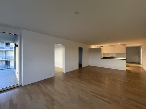MODERN MIT GROSSZÜGIGEM AUSSENBEREICH 6