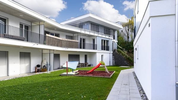 LICHTDURCHFLUTETE 3.5 ZIMMER-WOHNUNG MIT GROSSER TERRASSE 1