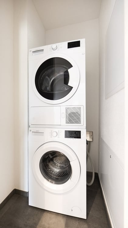 LICHTDURCHFLUTETE 3.5 ZIMMER-WOHNUNG MIT GROSSER TERRASSE 9