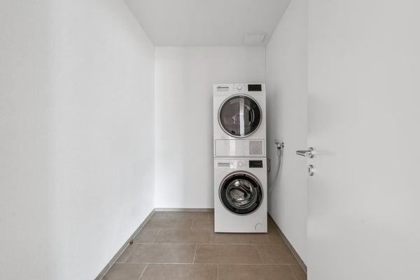 GROSSZÜGIGE MAISONETTE WOHNUNG IN MENZIKEN ZU VERMIETEN 11