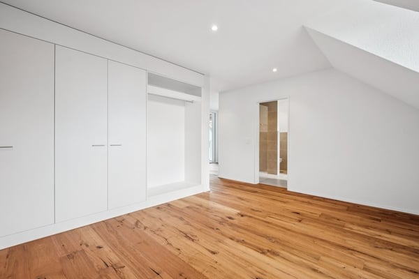 GROSSZÜGIGE MAISONETTE WOHNUNG IN MENZIKEN ZU VERMIETEN 2