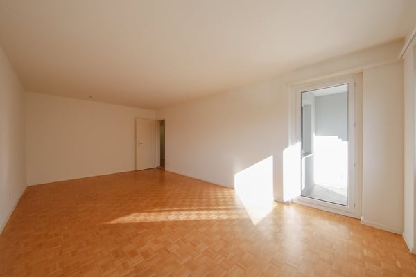 GROSSZÜGIGE WOHNUNG AN BESTER LAGE ZU VERMIETEN 3