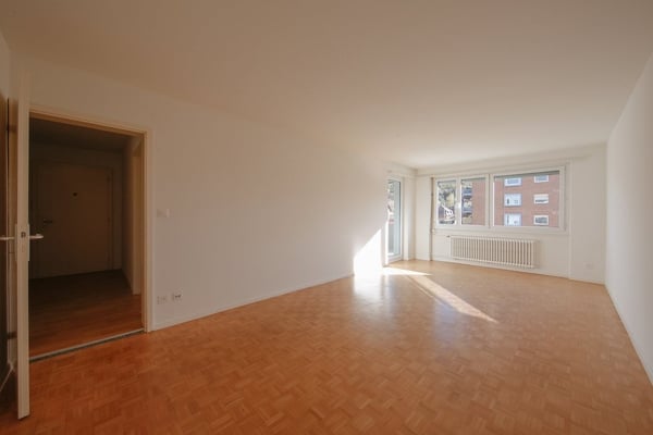 GROSSZÜGIGE WOHNUNG AN BESTER LAGE ZU VERMIETEN 2