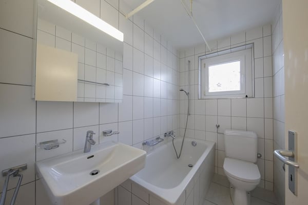 GROSSZÜGIGE WOHNUNG AN BESTER LAGE ZU VERMIETEN 8