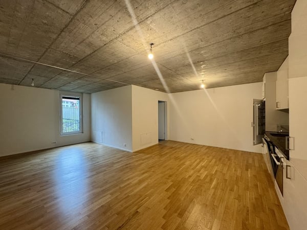 GROSSZÜGIG UND ZENTRAL GELEGEN 2
