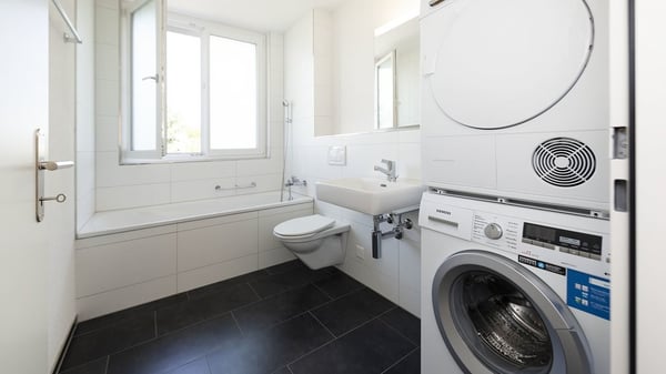 MODERN WOHNEN MIT GROSSEM UND SONNENVERWÖHNTEM BALKON 11