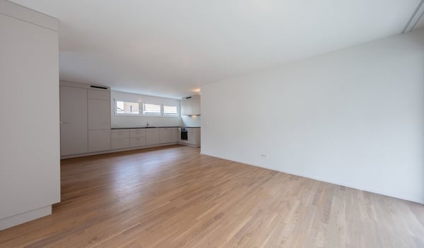 2.5 ZIMMER-WOHNUNG IM ERDGESCHOSS ZU VERMIETEN 2