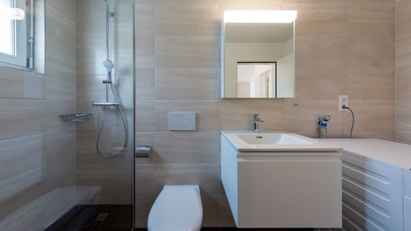 2.5 ZIMMER-WOHNUNG IM ERDGESCHOSS ZU VERMIETEN 6