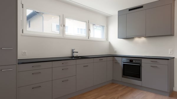 2.5 ZIMMER-WOHNUNG IM ERDGESCHOSS ZU VERMIETEN 3