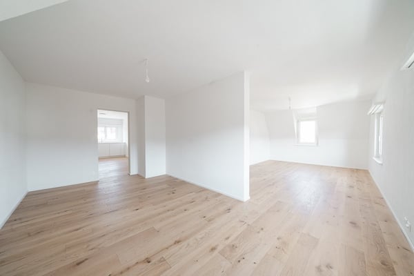 CHARMANTE DACHWOHNUNG AN ZENTRALER LAGE ZU VERMIETEN 3