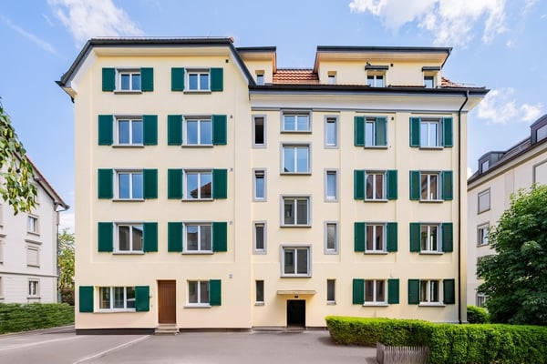 CHARMANTE DACHWOHNUNG AN ZENTRALER LAGE ZU VERMIETEN 1