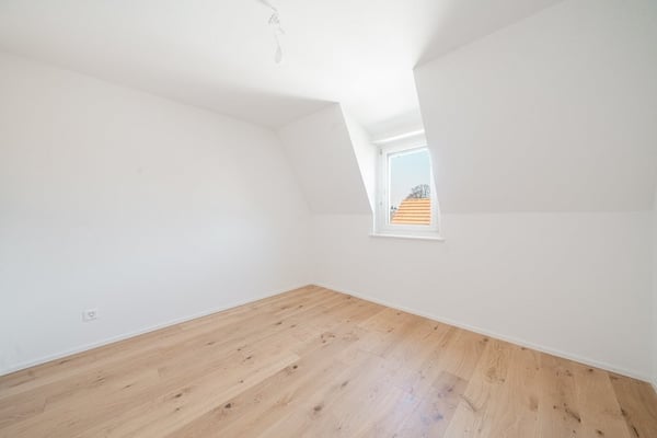 CHARMANTE DACHWOHNUNG AN ZENTRALER LAGE ZU VERMIETEN 7
