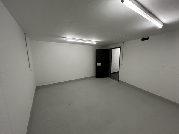 VIELSEITIG NUTZBARER BASTELRAUM IN REINACH 4