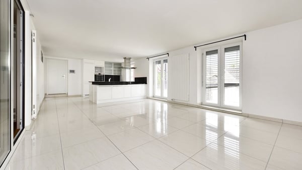GEMÜTLICHE 4.5 ZIMMERWOHNUNG IN GRABS 2