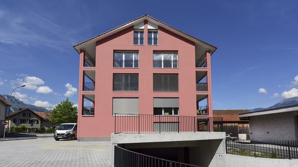 GROSSZÜGIGE 3.5 ZIMMER WOHNUNG IN GRABS 1