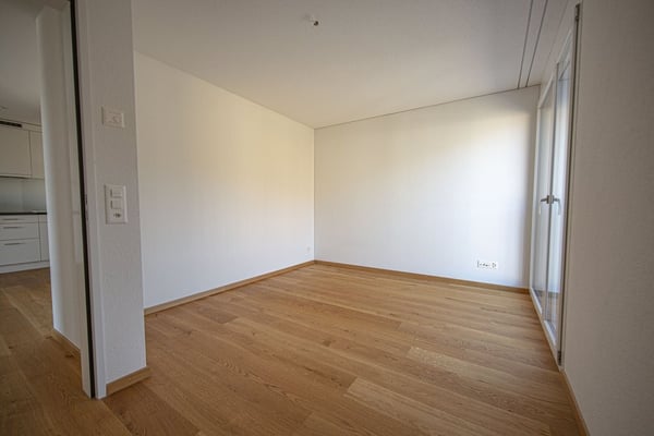 GROSSZÜGIGE 3.5 ZIMMER WOHNUNG IN GRABS 6