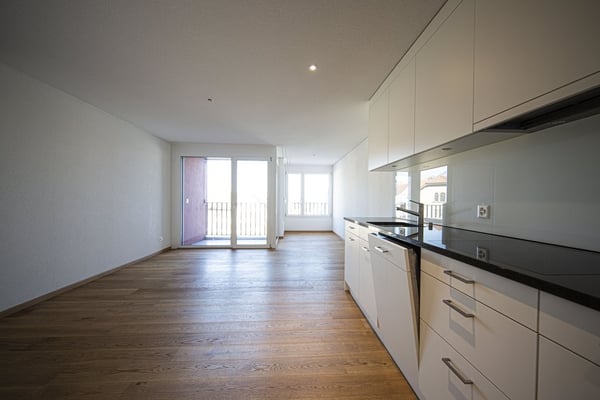GROSSZÜGIGE 3.5 ZIMMER WOHNUNG IN GRABS 4