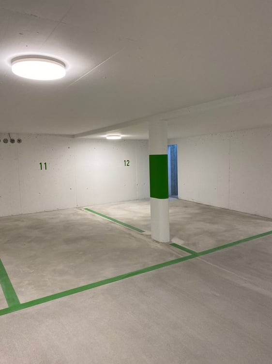 EINSTELLHALLENPLATZ ZU VERMIETEN IN MÄNNEDORF 4