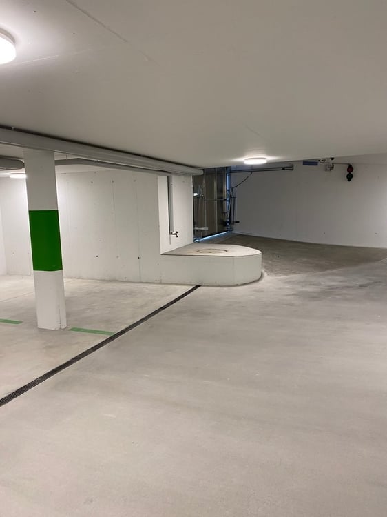 EINSTELLHALLENPLATZ ZU VERMIETEN IN MÄNNEDORF 3