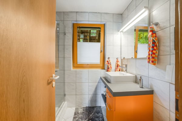 Ruhig gelegenes Doppeleinfamilienhaus mit Ausbaupotenzial bis auf 5 Zimmer! 10