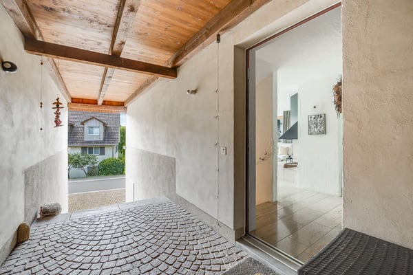 Ruhig gelegenes Doppeleinfamilienhaus mit Ausbaupotenzial bis auf 5 Zimmer! 3