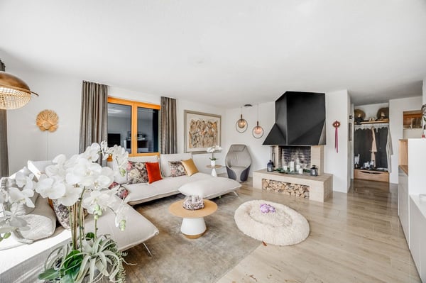 Ruhig gelegenes Doppeleinfamilienhaus mit Ausbaupotenzial bis auf 5 Zimmer! 12