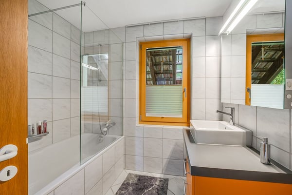 Ruhig gelegenes Doppeleinfamilienhaus mit Ausbaupotenzial bis auf 5 Zimmer! 11