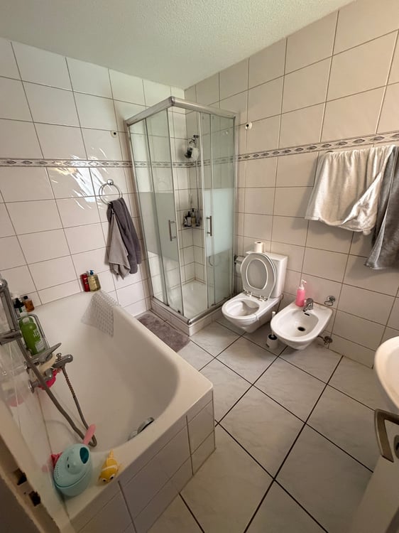 WOHN- UND GESCHÄFTSHAUS AN ZENTRALER LAGE 12