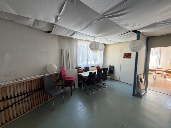 WOHN- UND GESCHÄFTSHAUS AN ZENTRALER LAGE 9
