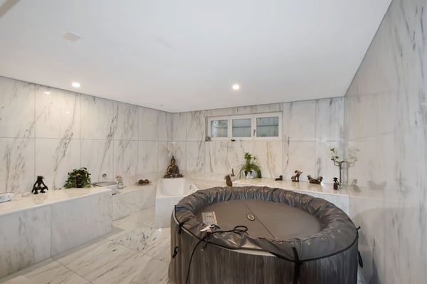 1.5 Zimmer-Gartenwohnung mit eigenem Wellness & grossem Garten 11