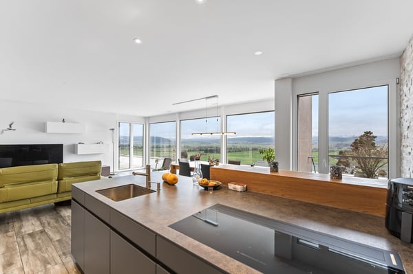 Weitblick von der grosszügigen Terrasse geniessen! 7