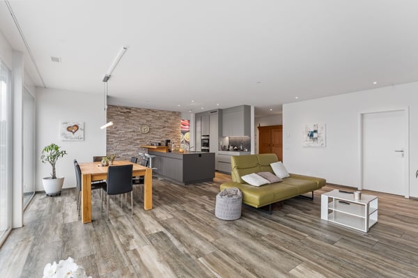 Weitblick von der grosszügigen Terrasse geniessen! 9