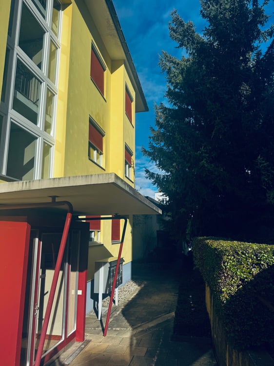 urbane neu renovierte 4 Zimmer Wohnung 10