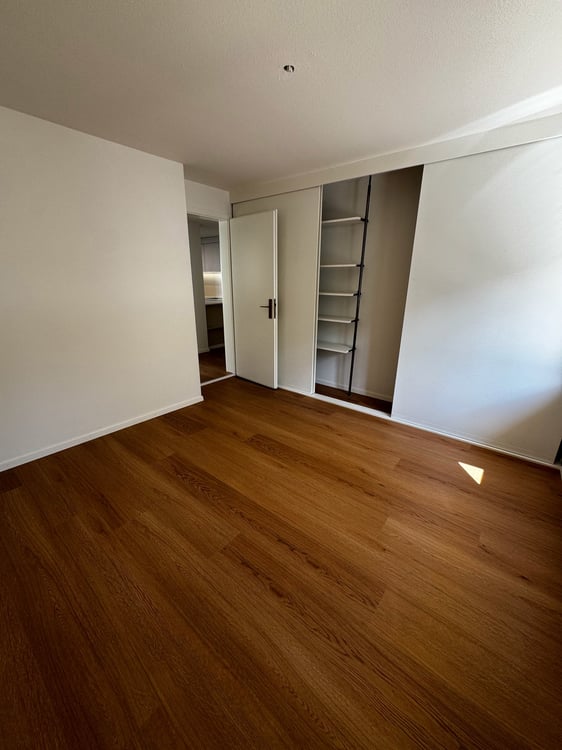 urbane neu renovierte 4 Zimmer Wohnung 6