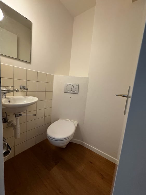 urbane neu renovierte 4 Zimmer Wohnung 9