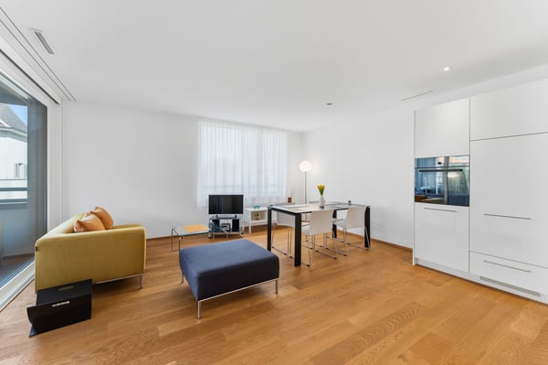Stilvolle 2.5-Zimmer-Wohnung mit Wintergarten und privatem Gartensitzplatz 2