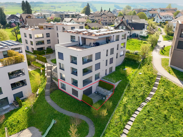 Stilvolle 2.5-Zimmer-Wohnung mit Wintergarten und privatem Gartensitzplatz 1