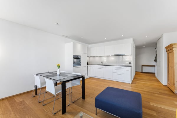 Stilvolle 2.5-Zimmer-Wohnung mit Wintergarten und privatem Gartensitzplatz 3